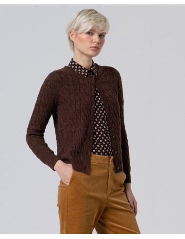 CHAQUETA  ARANES CORTA Y ENTALLADA DE PUNTO TRENZADO.