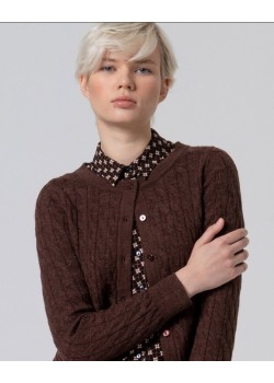 CHAQUETA  ARANES CORTA Y ENTALLADA DE PUNTO TRENZADO. 2