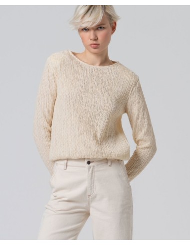 CAMISETA ESCOTE BARCO CON TEXTURA.