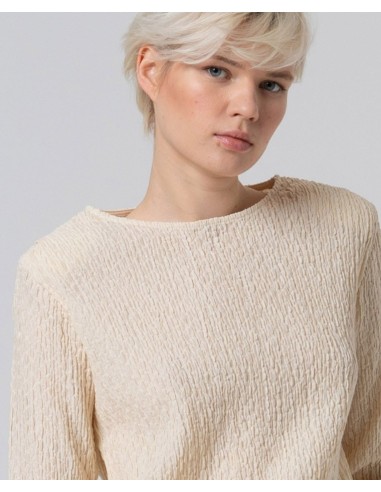 CAMISETA ESCOTE BARCO CON TEXTURA.