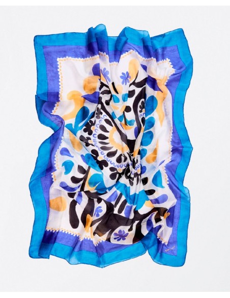 PAÑUELO CUADRADO ESTAMPADO FLOR NARANJA.