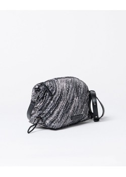 BOLSO BANDOLERA DE NYLON FRUCIDO CON CREMALLERA. 2