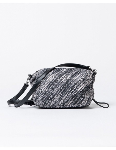 BOLSO BANDOLERA DE NYLON FRUCIDO CON CREMALLERA.