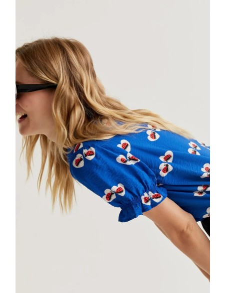 CAMISA CON ESTAMPADO COCCINELLA