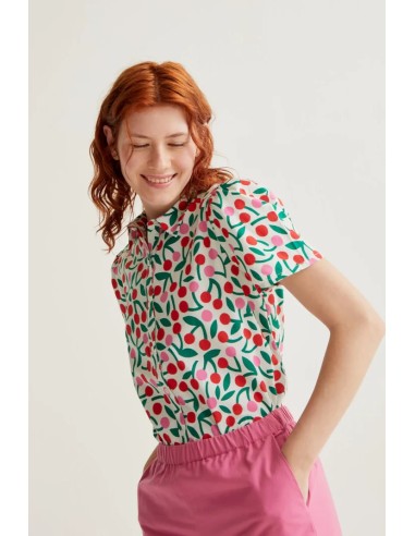 CAMISA CON ESTAMPADO GUINDA