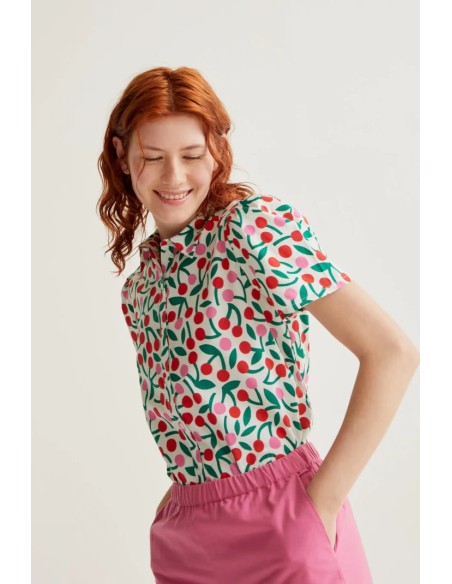 CAMISA CON ESTAMPADO GUINDA