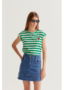 CAMISETA CON ESTAMADO DE RAYAS VERDES CON BORDADO DE TULIPÁN