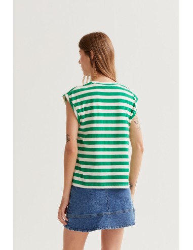 CAMISETA CON ESTAMADO DE RAYAS VERDES CON BORDADO DE TULIPÁN