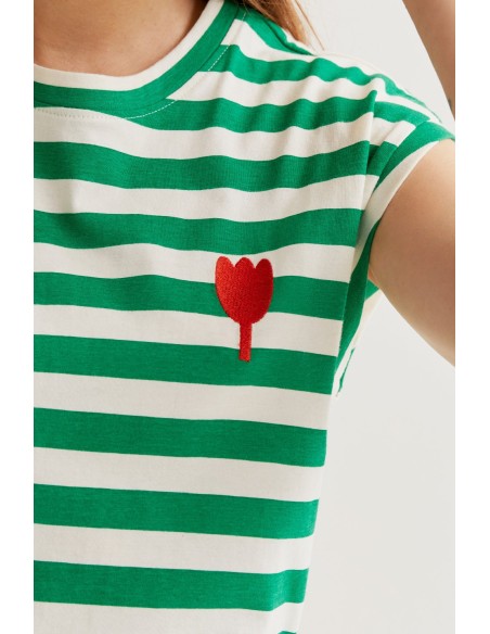 CAMISETA CON ESTAMADO DE RAYAS VERDES CON BORDADO DE TULIPÁN
