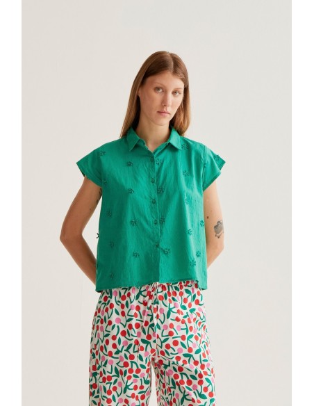 CAMISA 100% ALGODÓN VERDE CON BORDADO FLORAL