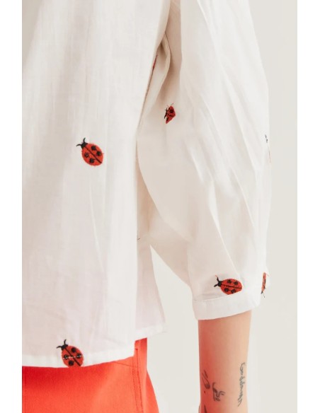 CAMISA CON ESTAMPADO LADYBUGS