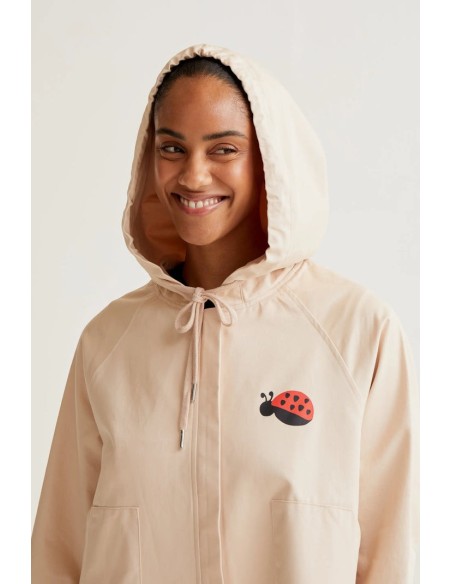 GABARDINA CON PRINT DE MARIQUITA