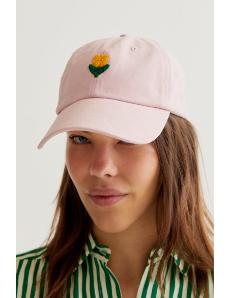 GORRA ROSA CON BORDADO DE TULIPÁN
