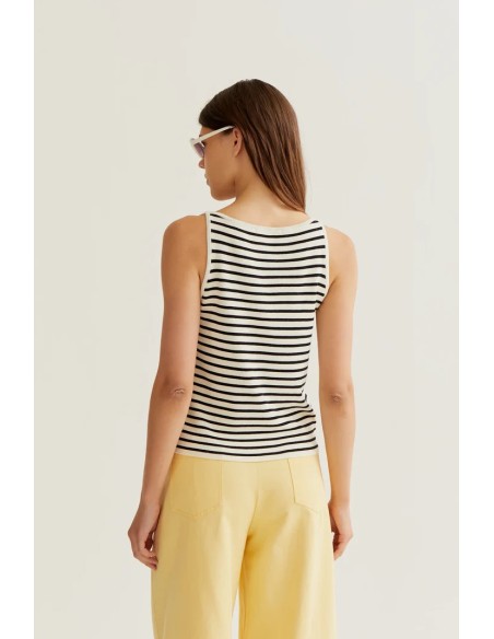 TOP DE RAYAS BLANCO Y NEGRO CON BORDADO DE BANANA