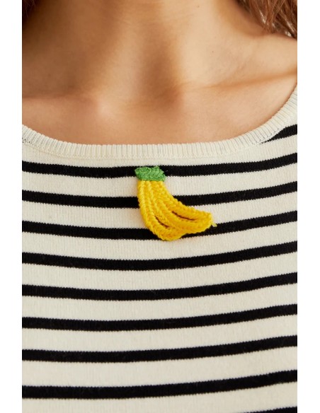 TOP DE RAYAS BLANCO Y NEGRO CON BORDADO DE BANANA