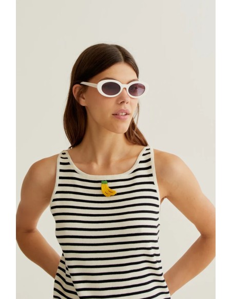 TOP DE RAYAS BLANCO Y NEGRO CON BORDADO DE BANANA