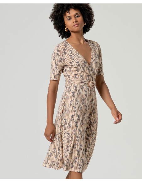 VESTIDO MIDI CON ESCOTE PICO,ESTAMPADO.