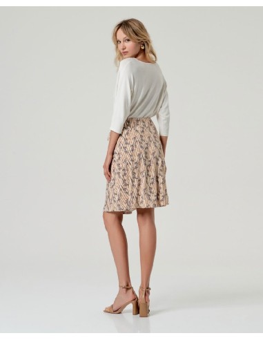 FALDA A LA RODILLA CON ESTAMPADO GEÓMETRICO,DETALLE HEBILLA.