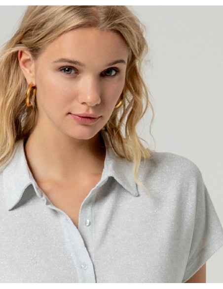 CAMISA DE MANGA CORTA DE LÚRX PLATA.