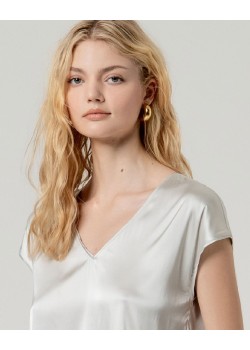 BLUSA CUELLO PICO. 2