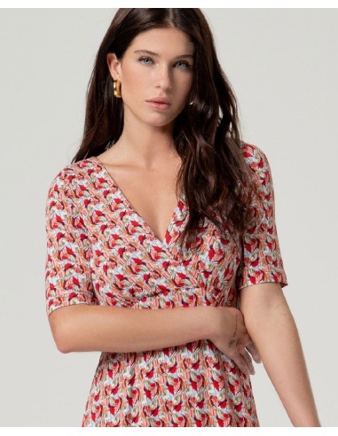 VESTIDO CORTO ESCOTE CRUZADO.