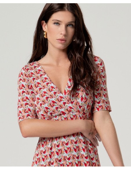 VESTIDO CORTO ESCOTE CRUZADO.