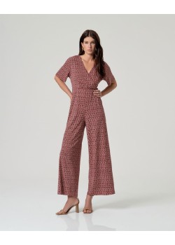 MONO CON ESCOTE CRUZADO.