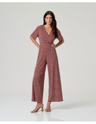 MONO CON ESCOTE CRUZADO.