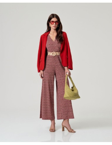 MONO CON ESCOTE CRUZADO.