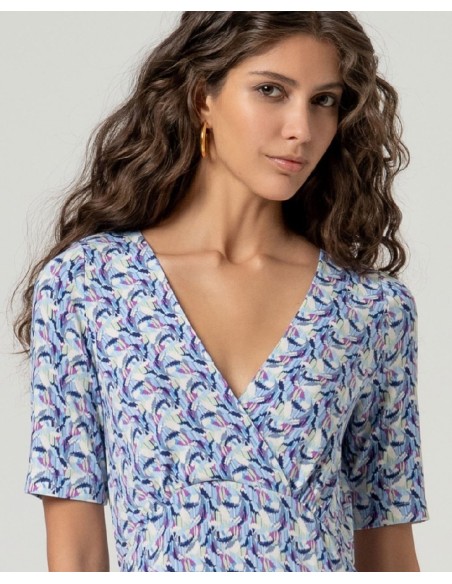 VESTIDO CORTO ESCOTE CRUZADO.