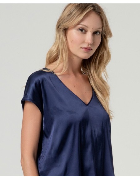 BLUSA CUELLO PICO.