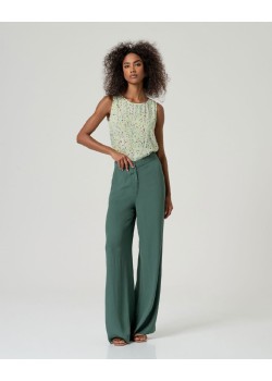 PANTALÓN RECTO CON BOLSILLOS.