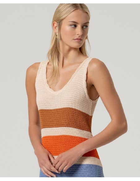 Vestido escote pico largo listado .