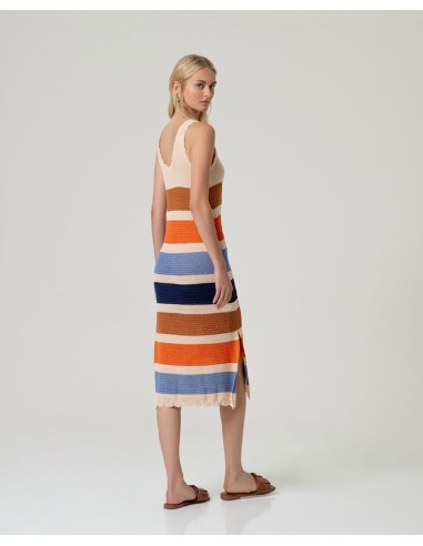 Vestido escote pico largo listado .