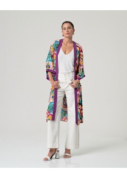 Kimono fluido con cinturón .