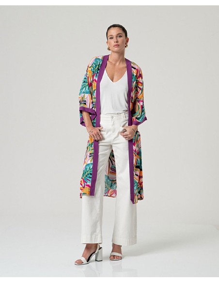 Kimono fluido con cinturón .