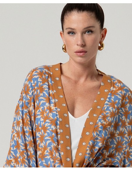 Kimono fluido con cinturón Marrón