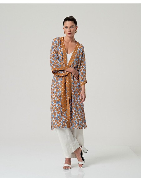 Kimono fluido con cinturón Marrón