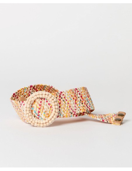 Cinturón de rafia elástica con hebilla redonda .