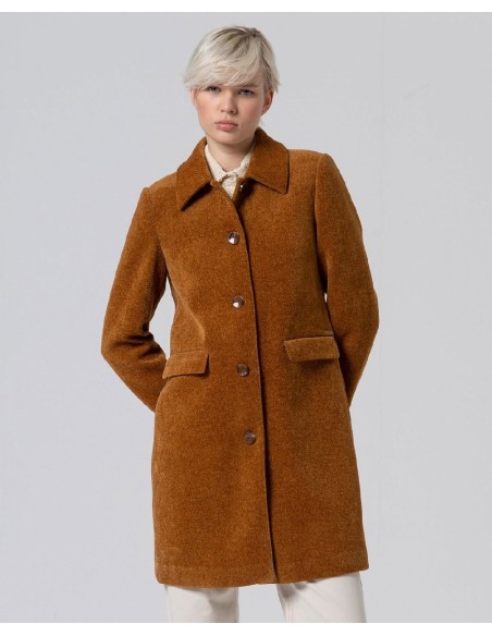 ABRIGO RECTO CON FORRO ESTAMPADO.