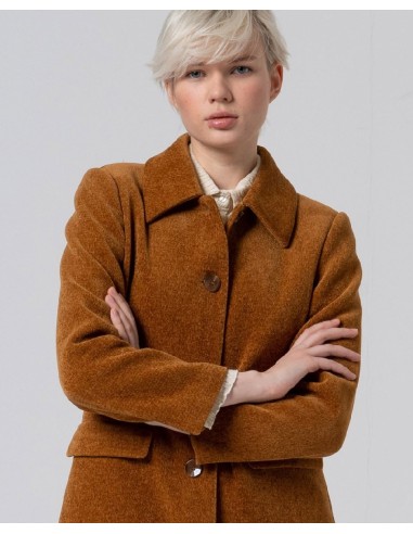 ABRIGO RECTO CON FORRO ESTAMPADO.