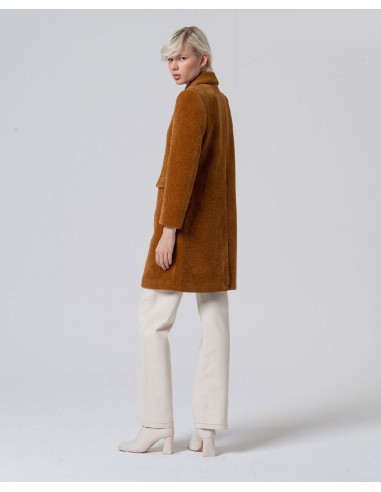 ABRIGO RECTO CON FORRO ESTAMPADO.