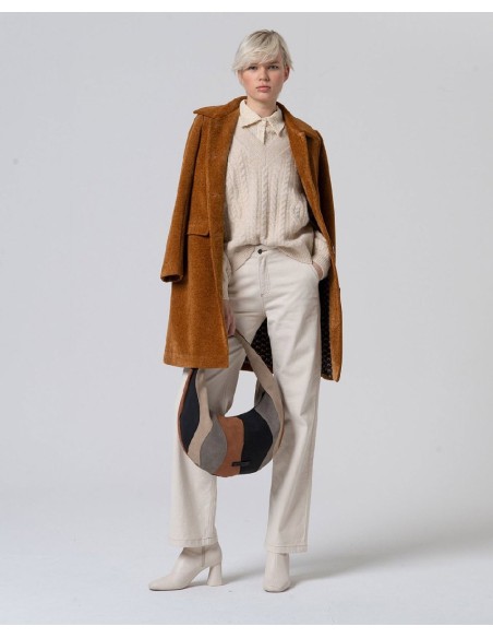 ABRIGO RECTO CON FORRO ESTAMPADO.