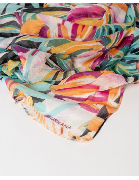 Pañuelo rectangular estampado .