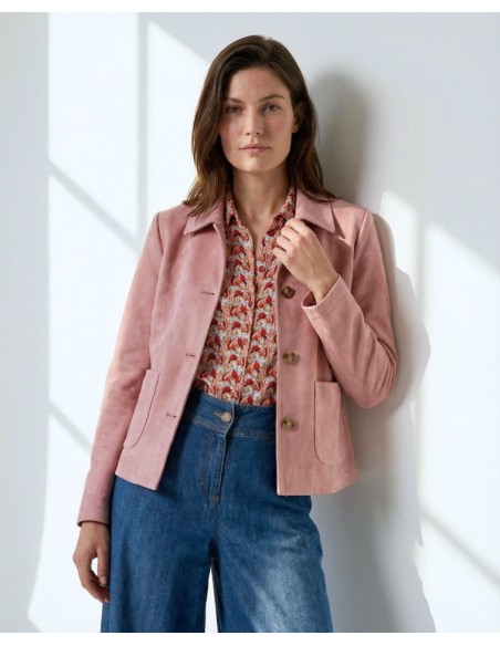 CHAQUETA CON BOLSILLOS.