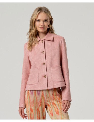 CHAQUETA CON BOLSILLOS.