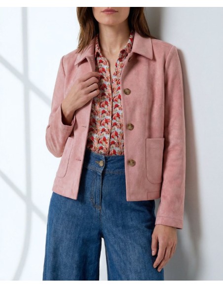 CHAQUETA CON BOLSILLOS.