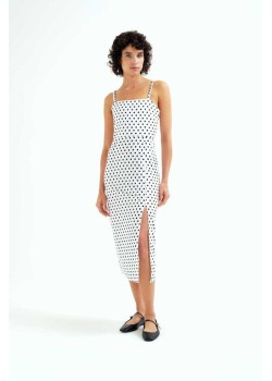 VESTIDO MIDI CON ESTAMPADO DE PUNTOS NEGROS.
