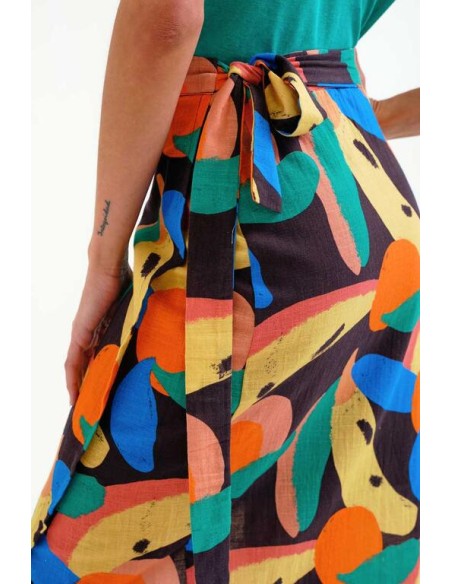 FALDA MIDI CON ESTAMPADO TUTTI FRUTTI BIG.