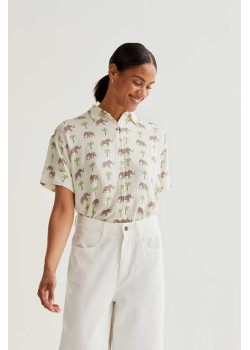 CAMISA CON ESTAMPADO ELEFANTE.